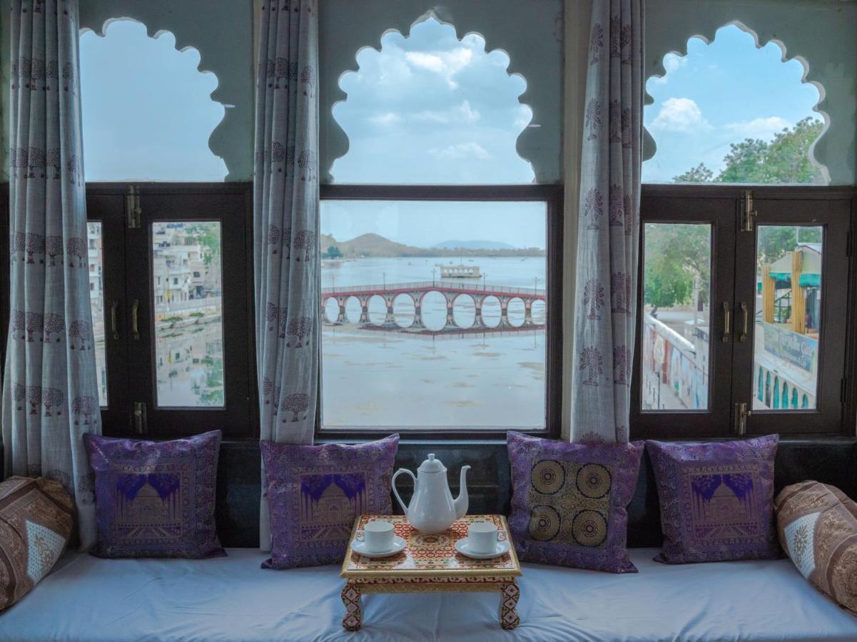 Hide-In Udaipur - A Lake View Boutique Hotel エクステリア 写真